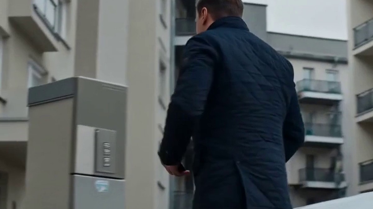 Warkocz sierści na klatce schodowej